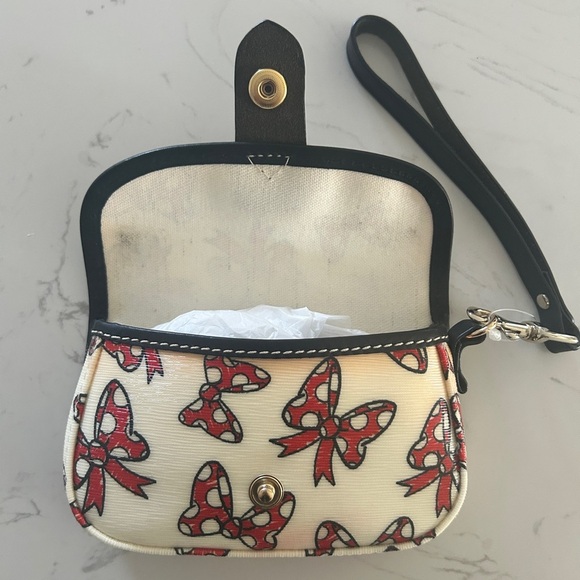 Dooney & Bourke Minnie Bow Wristlet – Polka Dot Red Bows, Coated Canvas- EUC - Picture 10 of 13